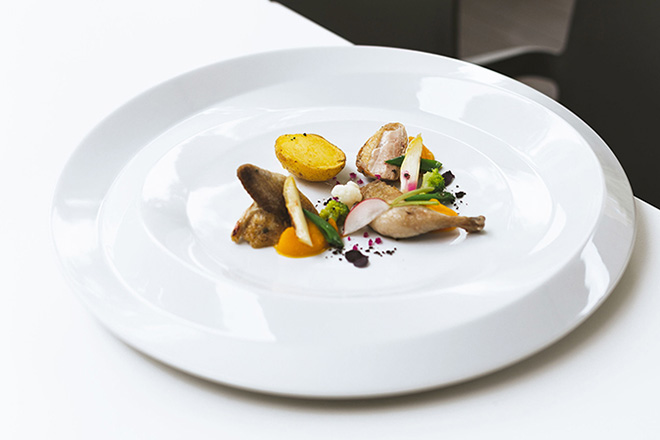 maison CYNA - collection NAMI assiettes en porcelaine de qualité professionnelle personnalisable - 660x440