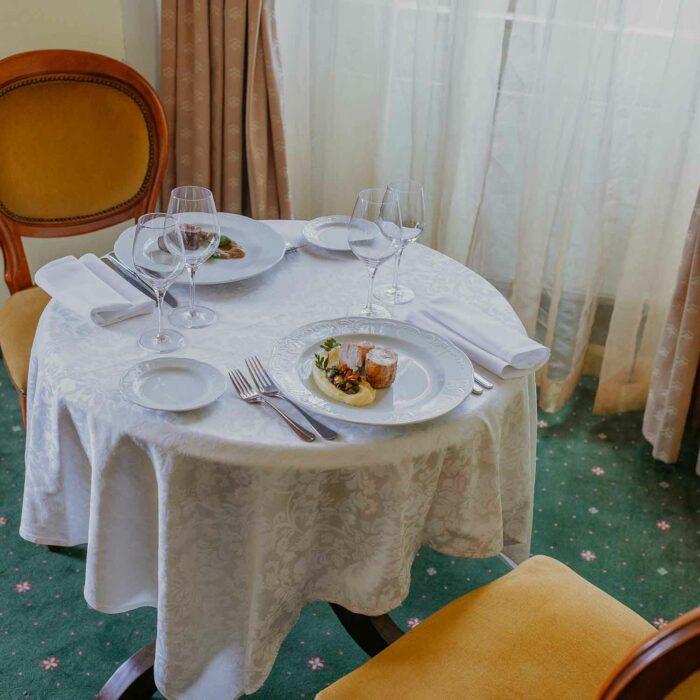 maison cyna - collection BELLEVUE - assiette en porcelaine et qualité professionnelle personnalisable - 1500x1500 - 6