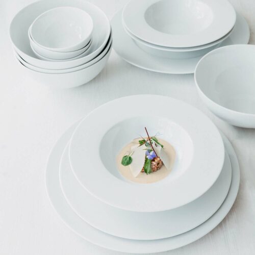 collection mona - assiettes design en porcelaine de qualité professionnelle et personnalisable - 4 - 1500x1500 - maison cyna
